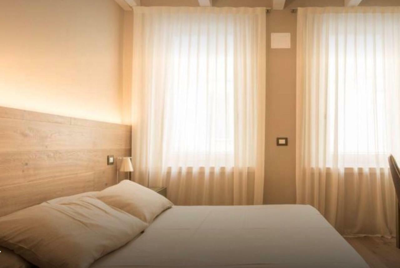 Accademia 21 Bed and Breakfast Mantova Exteriör bild