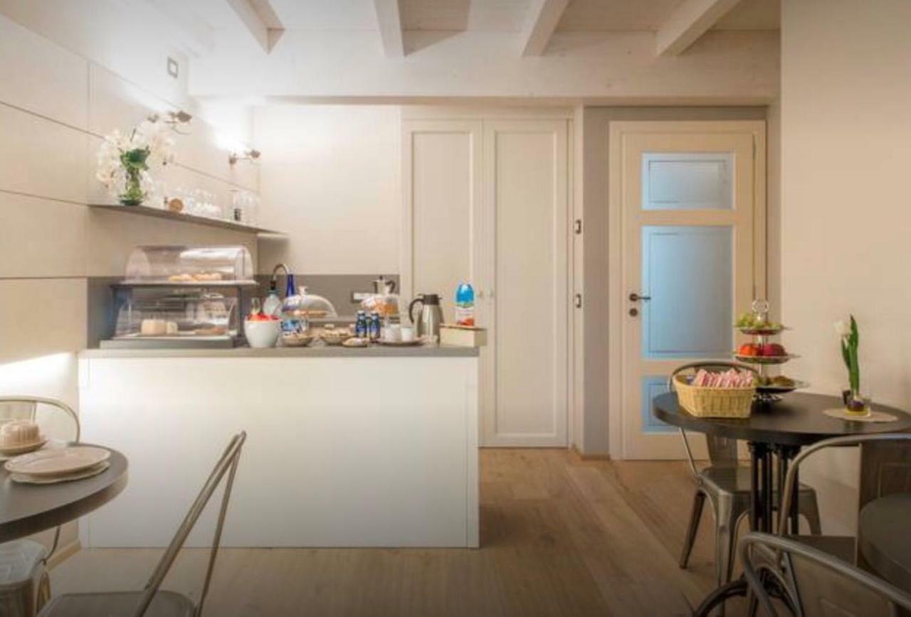 Accademia 21 Bed and Breakfast Mantova Exteriör bild