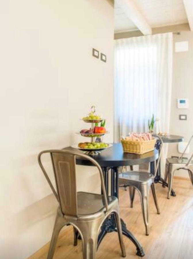 Accademia 21 Bed and Breakfast Mantova Exteriör bild